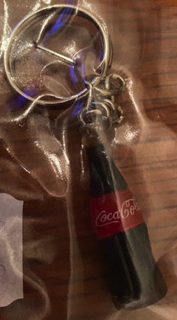 93273-1 € 3,00 coca cola sleutelhanger 3d flesje.jpeg